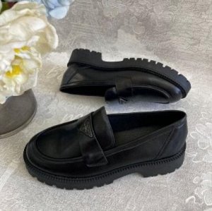 Женские кожаные туфли-лоферы на толстой подошве