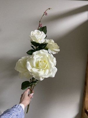 Искусственные цветы. Белые розы