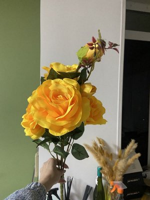 Искусственные цветы. Розы желтые, шелковистые. Большой бутон