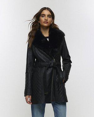 Черная куртка из искусственной кожи с поясом