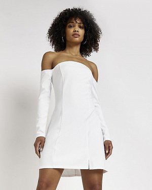 Белое платье мини с открытыми плечами