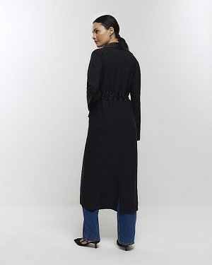 Черное длинное пальто из атласа