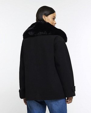 Черное свободное пальто с воротником из искусственного меха