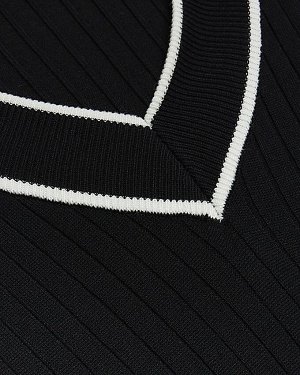 Черное вязаное платье миди с завязкой на талии