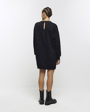 Черное платье-толстовка с отделкой стразами