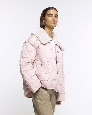 Розовая утепленная куртка с воротником из искусственного меха