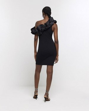 Черное облегающее мини-платье с открытыми плечами