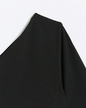 Черное облегающее мини-платье с накидкой