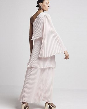 Розовое плиссированное платье макси на одно плечо