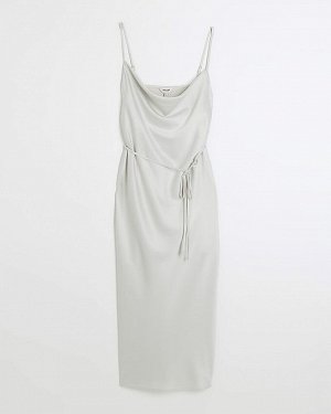 Атласное платье-комбинация миди серебристого цвета с воротником-хомутом