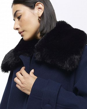 Темно-синее свободное пальто с воротником из искусственного меха