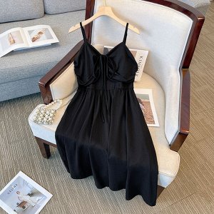 Женское платье на бретелях, цвет черный