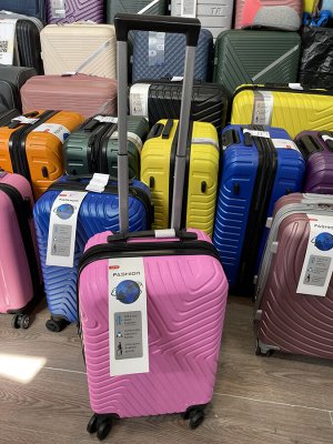 Чемодан маленький размер S 20" 40 л (ручная кладь) розовый