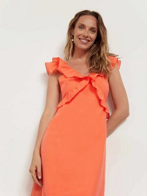 Сарафан Яркое оранжевое платье идеально для вечеринок, дискотек и летних прогулок по набережной. Модель прямого силуэта с открытой спиной и бантом, воланами и необычной проймой выглядит празднично. Пл