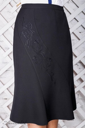 Юбка 2312 ЮБКА 2312
- юбка "Годе" с ассиметричным воланом/клином;
- вдоль волана/клина вышивка в цвет материала юбки;
- на юбке застежка змейка, пояс на пуговице.
Материал: итальянская костюмная ткань