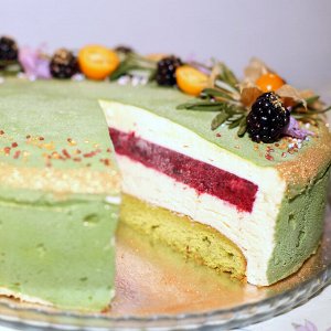 Чизкейк пирог Фисташка и Малина 8 порций Bettys Cake