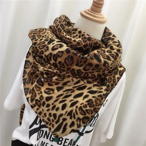 Шарф Не знаете, каким палантином, платком или шарфом украсить себя? Примерьте леопардовый ― возможно, именно он будет смотреться наиболее выигрышно и в меру броско.
материал:полушерсть
100см*200см
