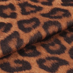 Шарф Животные принты в одежде и аксессуарах часто используются модницами для создания неповторимого образа и подчеркивания своей индивидуальности. Самым популярным из них признан леопардовый принт.
60