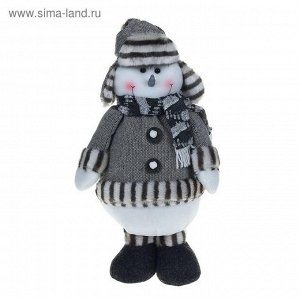 Мягкая игрушка "Снеговик в сером костюме" (пуговка)