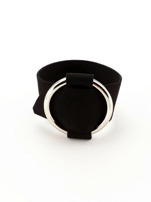 Бижутерия Элегантный браслет на темном ремешке с эффектным металлическим кольцом-украшением.
					    
					    Состав: Металл, иск.замша.