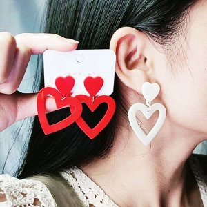 Серьги пластиковые сердечки молочные