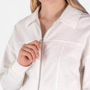 Костюм Белый
Женская куртка-толстовка на молнии, с отложным воротником, карманами в рельефах, с кулиской по низу изделия.
Женские брюки с притачным поясом, кокеткой, рельефными линиями и кулиской по н