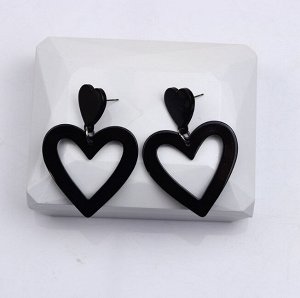 Серьги пластиковые сердечки черные