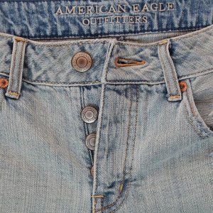 Шорты Стильно-небрежные шорты из люксового потёртого денима 
	- American Eagle знает, как привлечь внимание к твоим ножкам и попе №ш7