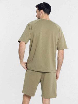 Комплект мужской (футболка, шорты) в зеленом цвете