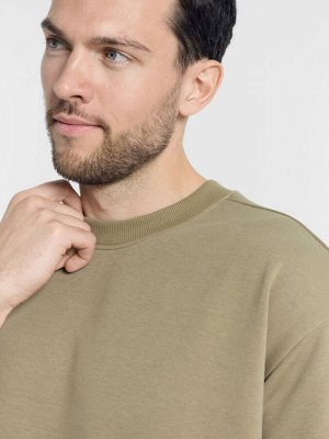 Комплект мужской (футболка, шорты) в зеленом цвете