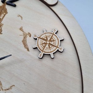 Часы  настенные из дерева с морем из эпоксидной смолы