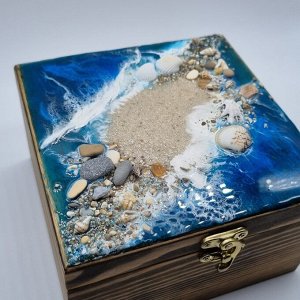Шкатулка из дерева декоративная с морем из эпоксидной смолы wood-000614