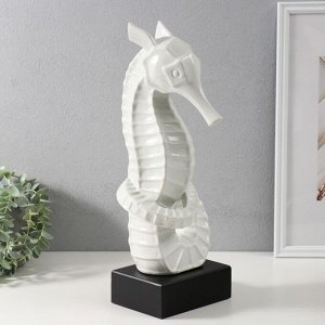 Фигурка керамика «Морской конек», белый, 15x12.5x42.5 см