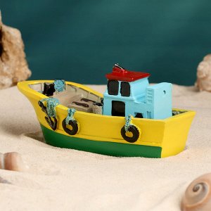 Сувенирная модель корабля «Рыбацкое судно зелёное», фигурка полистоун, 13x6x5 см