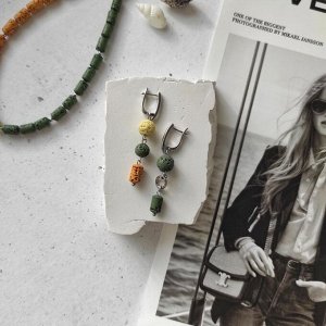 Серьги из вулканита, темно-зелёные оранжевые оттенки