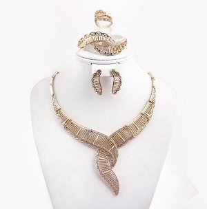 Потрясающий комплект серьги, кольцо,ожерелье и браслет!