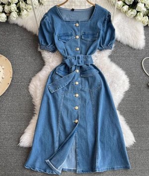 Джинсовое платье средней длины на пуговицах с квадратным вырезом, рукав ...