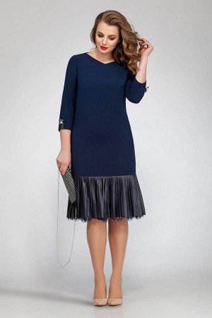 Платье Платье Magia mody 1544 синее 
Состав ткани: Вискоза-48%; ПЭ-50%; Эластан-2%; 
Рост: 164 см.

Стильное женское платье, из плательной ткани, по переду нагрудные вытачки, по спинке средний шов, в