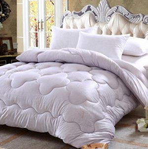 Одеяло Ткань 100% полиэфирное волокно, наполнителя из полиэфирного волокна. Супер мягкое бархатное зимнее одеяло. Размер: 180*220 см.