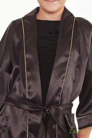 Черный Халат 715001 Размер S, M, L, L, M, S, L, M, S Цвет основной черный Цвет второй золото Дополнительные характеристики с кантом Описание модели: Халат "кимоно" из плотного атласного материала на п