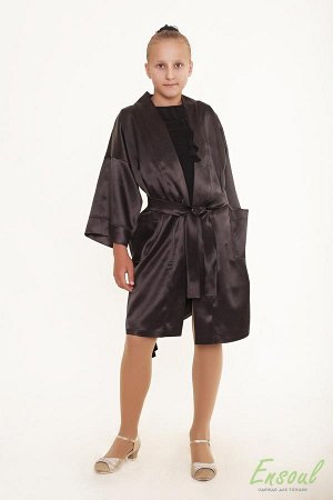Черный Халат 715101 Размер L, M, S Цвет основной черный Описание модели: Халат "кимоно" из плотного атласного материала. Съемный пояс. Размер S, M, L.
