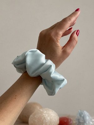 Большая атласная резинка для волос