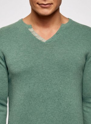 Пуловер V-образным вырезом и контрастной отделкой