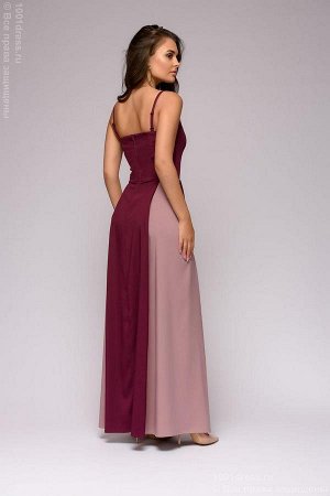 Платье ягодного цвета длины макси со вставками цвета пыльной розы по бокам