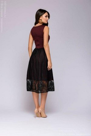 Платье бордовое длины миди с черной плиссированной кружевной юбкой