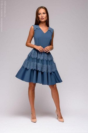 Платье синее длины мини с кружевом на юбке и плечах