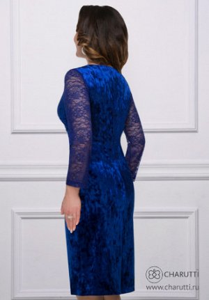 Платье Бархат-стрейч, кружевное полотно (15% вискоза; 85% полиэстер)Электрик - цвет яркий, насыщенный, претендующий на первенство! Цвет победительниц и обольстительниц. Только подумайте, как славно за