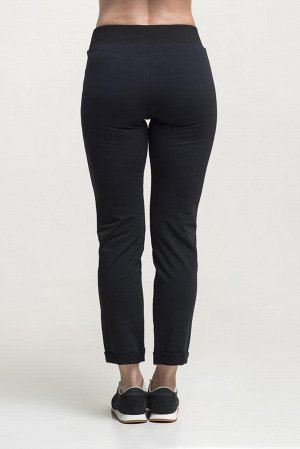 Брюки Женские брюки на поясе, с карманами и отворотами по низу. Ткань: Футер б/н. Цвет - черный.