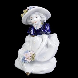 Сувенир керамика под фарфор "Девушка в шляпке с цветами" кобальт 17,8х12х12 см