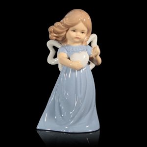 Сувенир керамика "Девочка в голубом платье с сердечком" 13,5х7,3х6 см